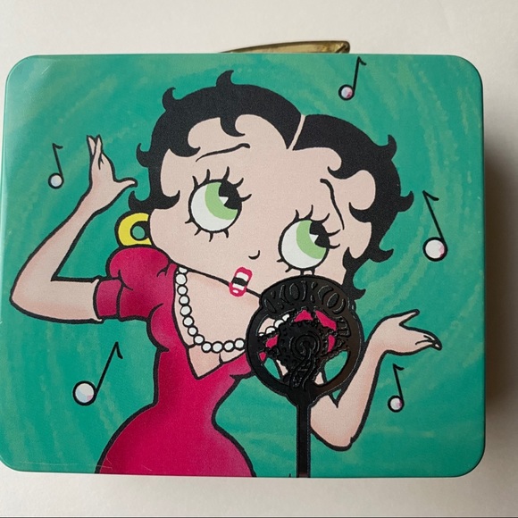 ✨EUC Betty Boop Keychain & Tin Mini Suitcase - Picture 2 of 14